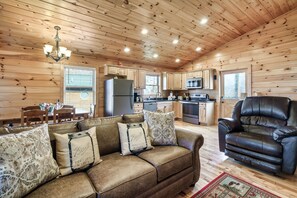 Älytelevisio, takka, videopelejä, pöytäjalkapallopöytä