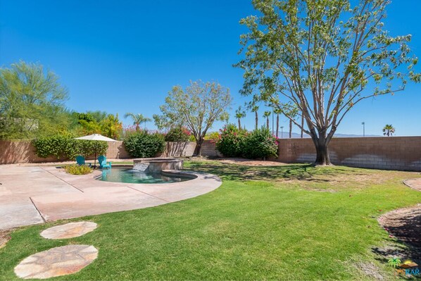 Pool - Desert Home - Private Pool and Large Backyard on cul-de-sac.  Perfect location! (Palm Desert)