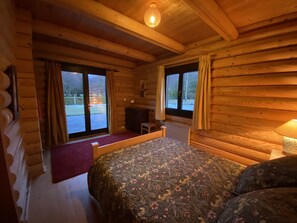 4 quartos, berço de viagem, Wi-Fi de cortesia, roupa de cama