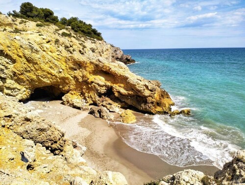 Holiday Apartment near Sitges with private terrace and parking