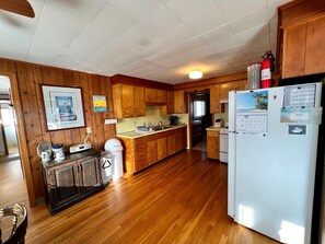 Fridge, stovetop, coffee/tea maker