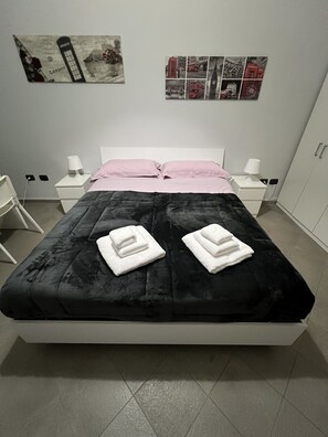 2 Schlafzimmer, Zimmersafe, Schreibtisch, Bügeleisen/Bügelbrett