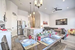 Interior - Zion Retreat - Hot Tub Private & Fire-pit (Washington)