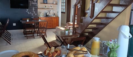 Petit déjeuner préparé à la commande compris les week-ends