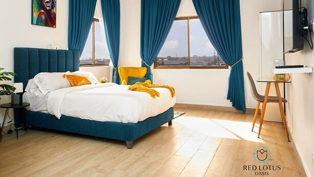 1 bedroom, desk, iron/ironing board, WiFi (free) - Cheerful Modern Studio Apartment in Ghana with Fast WIFI & Stunning City Views.  (Accra)