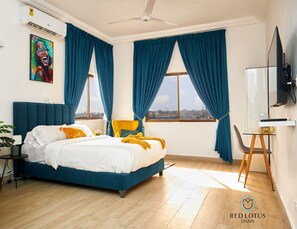 1 bedroom, desk, iron/ironing board, WiFi (free) - Cheerful Modern Studio Apartment in Ghana with Fast WIFI & Stunning City Views.  (Accra)