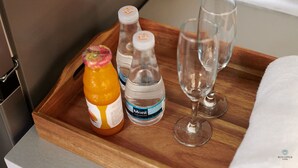 Food and drink - Cheerful Modern Studio Apartment in Ghana with Fast WIFI & Stunning City Views.  (Accra)