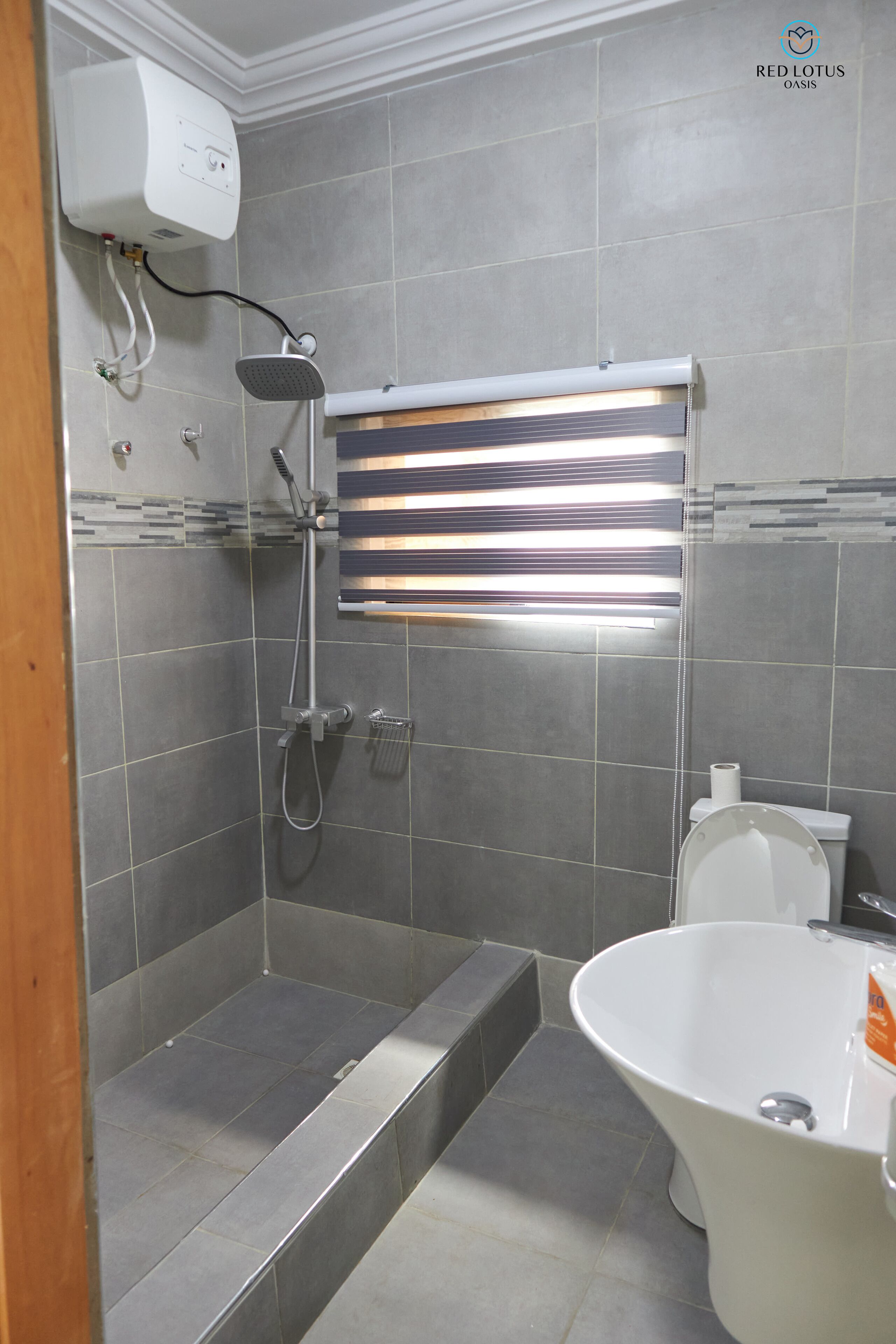 Douche, articles de toilette écologiques, sèche-cheveux, bidet