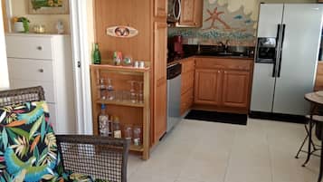 Refrigerador, microondas, horno y lavavajillas