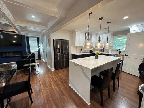 Luxury Lake Duplex Min From downtown Gainesville B