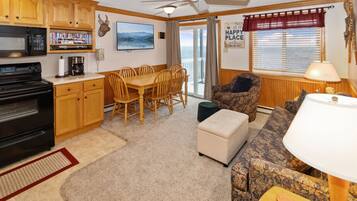 Smart-TV, Tischtennisplatte, Videothek