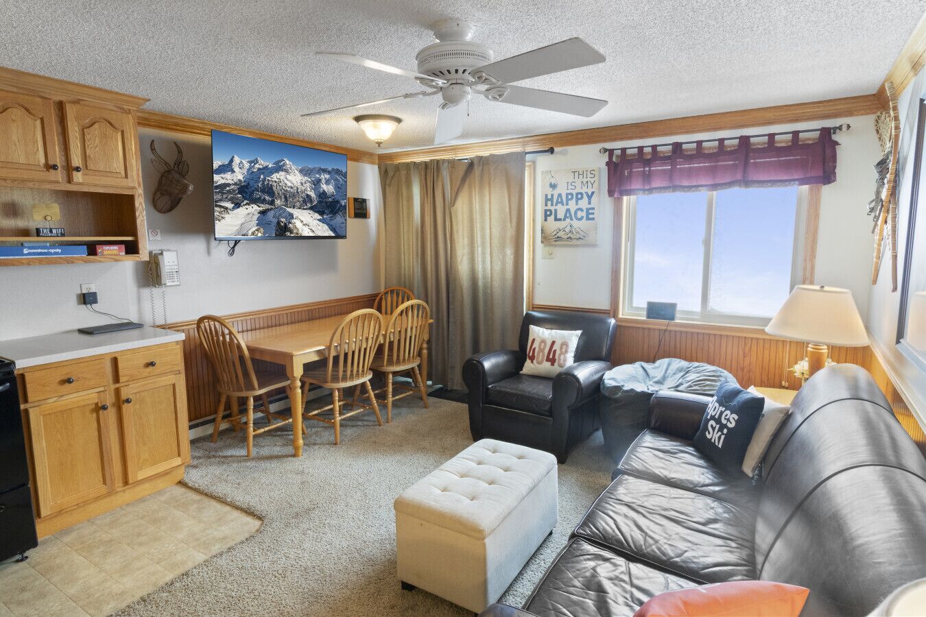 Smart-tv, bordtennisbord, videobibliotek