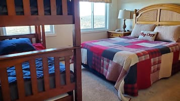 2 bedrooms, desk, free WiFi, bed sheets