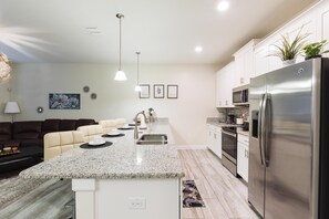 Fridge, microwave, oven, stovetop - Beautiful Resort Townhome with Splash Pool-1575MVD (Champions Gate)