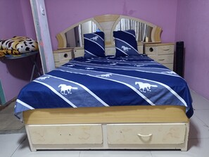 2 bedrooms, iron/ironing board, WiFi, bed sheets