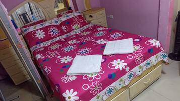 2 chambres, fer et planche Ă  repasser, Wi-Fi, draps fournis