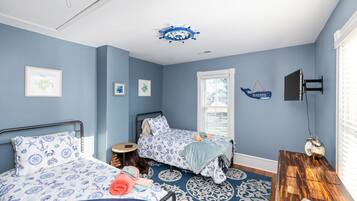 6 bedrooms, iron/ironing board, WiFi, bed sheets