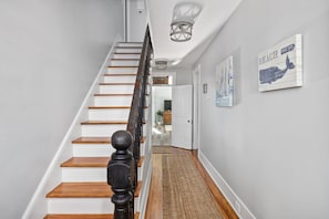 Interior - The Lyellton House: 6 Bd 4Ba - Steps to Shops & Shore - Pet Friendly (Colonial Beach)
