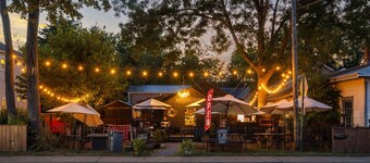 The Lyellton House: 6 Bd 4Ba - Steps to Shops & Shore - Pet Friendly