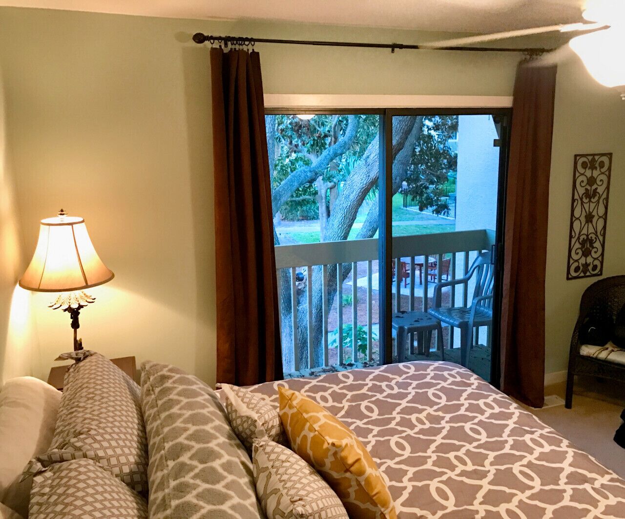 2 camere, una scrivania, ferro/asse da stiro, culla da viaggio