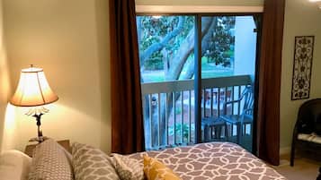 2 Schlafzimmer, Schreibtisch, Bügeleisen/Bügelbrett, Reisekinderbett