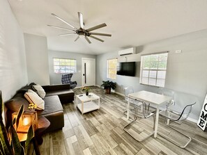 Smart TV, computer monitors