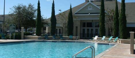 Piscine extérieure, piscine chauffée