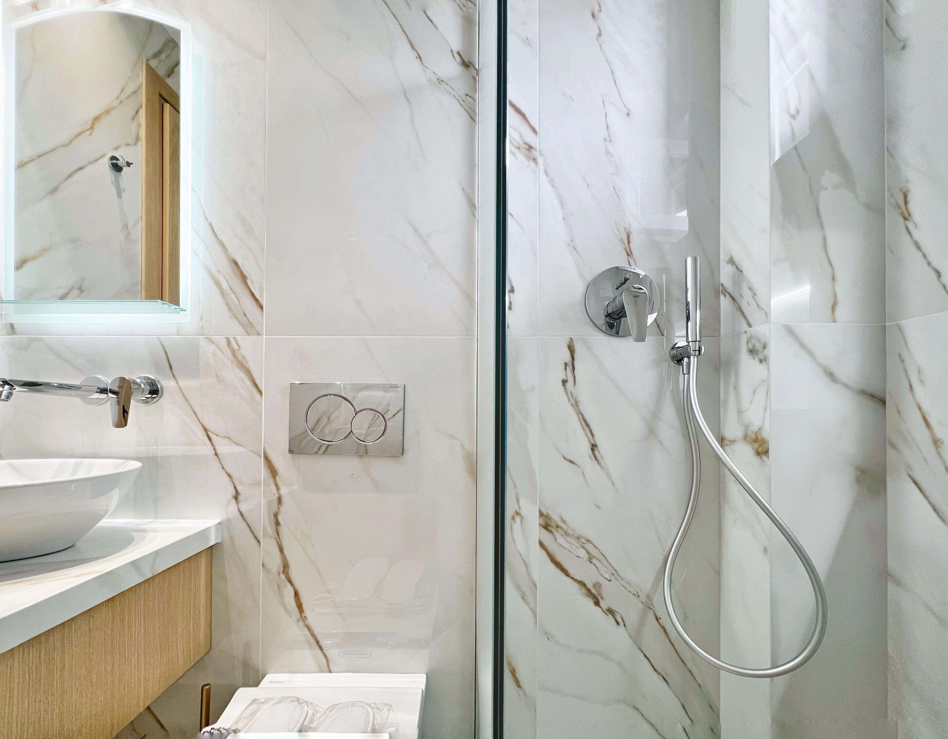 Sèche-cheveux, chaussons