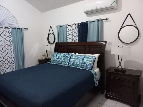 2 bedrooms, iron/ironing board, WiFi, bed sheets - SuCasa @ Caribbean Estates, comfortable two bedroom near restaurants and beach. (Portmore)