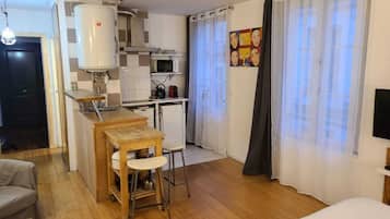 1 camera, ferro/asse da stiro, Wi-Fi gratuito, lenzuola