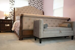 Room - Enjoy your charming townhouse in the heart of Alexandria, 70' TV, wife, Fkitchen (Alexandria)