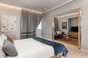 Blackout curtains, soundproofing, free WiFi