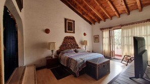 4 habitaciones, tabla de planchar con plancha, wifi y ropa de cama