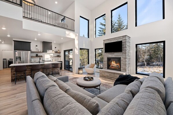 Smart TV, fireplace, table tennis