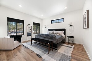 4 slaapkamers, een bureau, reisbedje, gratis wifi