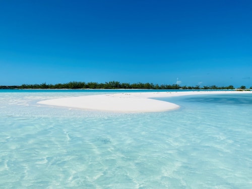 NEW! Amazing view, two king bedroom w/ensuite bathrooms. Private heated pool.