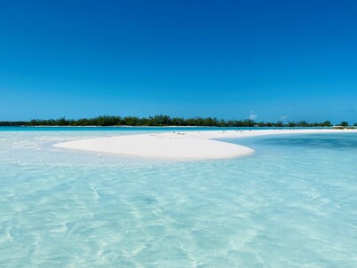 NEW! Amazing view, two king bedroom w/ensuite bathrooms. Private heated pool.