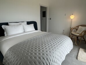 2 habitaciones, tabla de planchar con plancha y cuna de viaje 