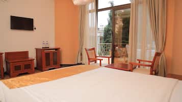 Single Room | In-room safe, desk, laptop workspace, iron/ironing board