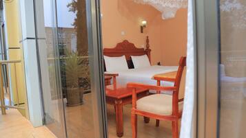 Single Room | In-room safe, desk, laptop workspace, iron/ironing board