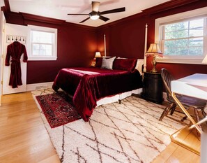 3 habitaciones, tabla de planchar con plancha, wifi y ropa de cama 