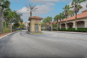 Exterior - Tuscan Villa 3br/2ba Bldg 1 beside pool with hot tub near Disney and Golf (Davenport)
