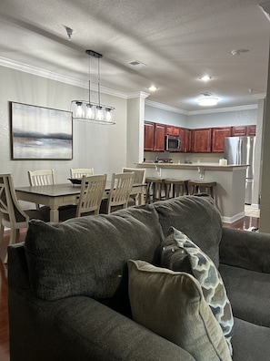 Smart TV, books - Tuscan Villa 3br/2ba Bldg 1 beside pool with hot tub near Disney and Golf (Davenport)