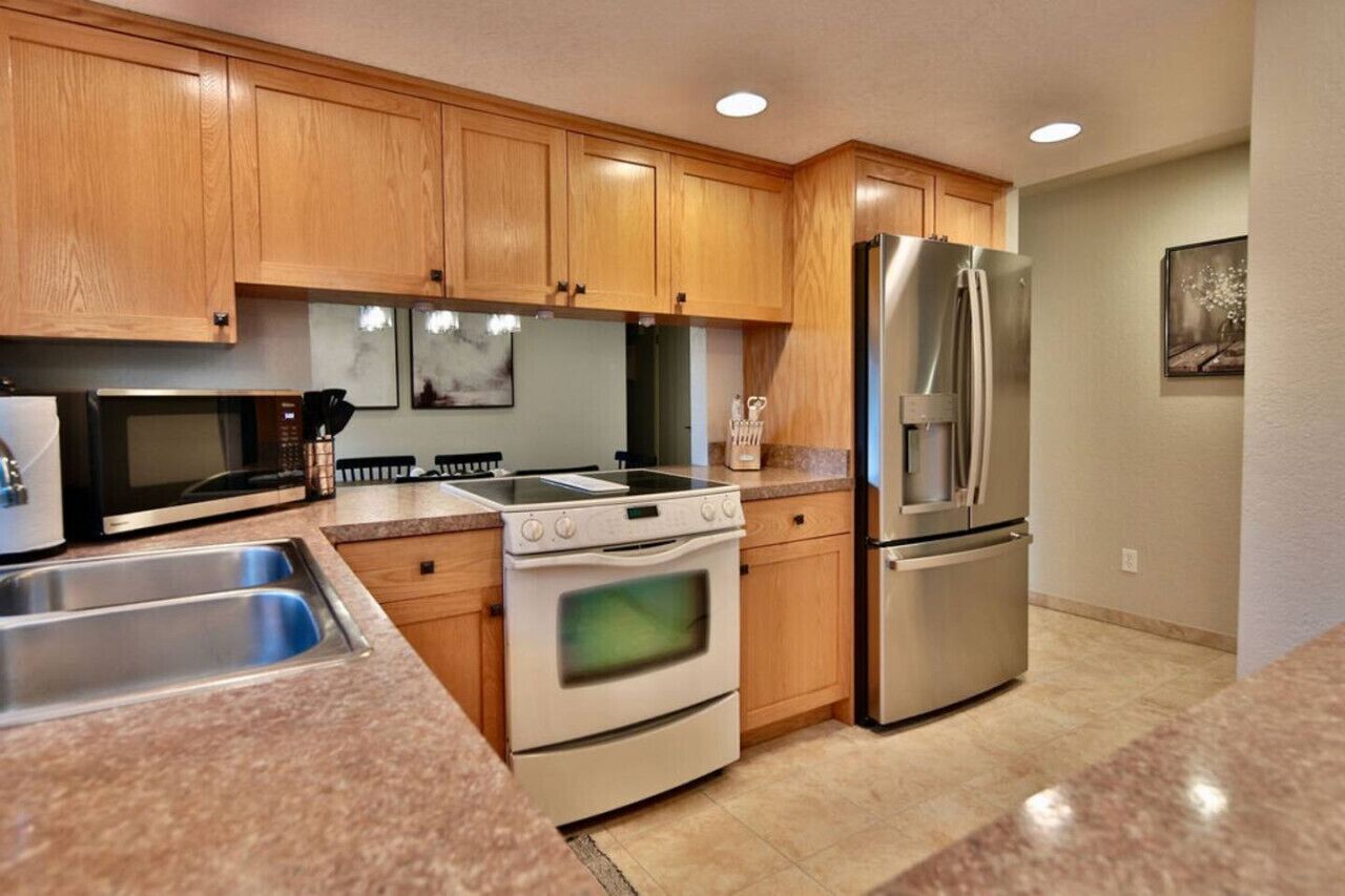 Geladeira, micro-ondas, fogão, cooktop