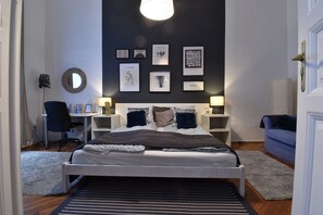 2 عدّة غرف نوم ومكواة/لوح كي وواي فاي وملاءات أسرّة