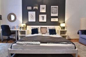 2 عدّة غرف نوم ومكواة/لوح كي وواي فاي وملاءات أسرّة