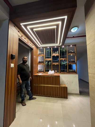 Ekana stadium, palassio mall, medanta, lulu mall, airport