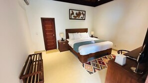 Individually furnished, desk, laptop workspace, soundproofing - Atholhu Residence  (Fehendhoo)