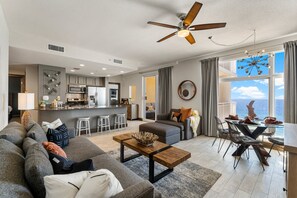 Una Smart TV, un reproductor estéreo