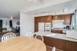 Fridge, microwave, oven, stovetop - Sounds of the Ocean #1 (Newport Beach)